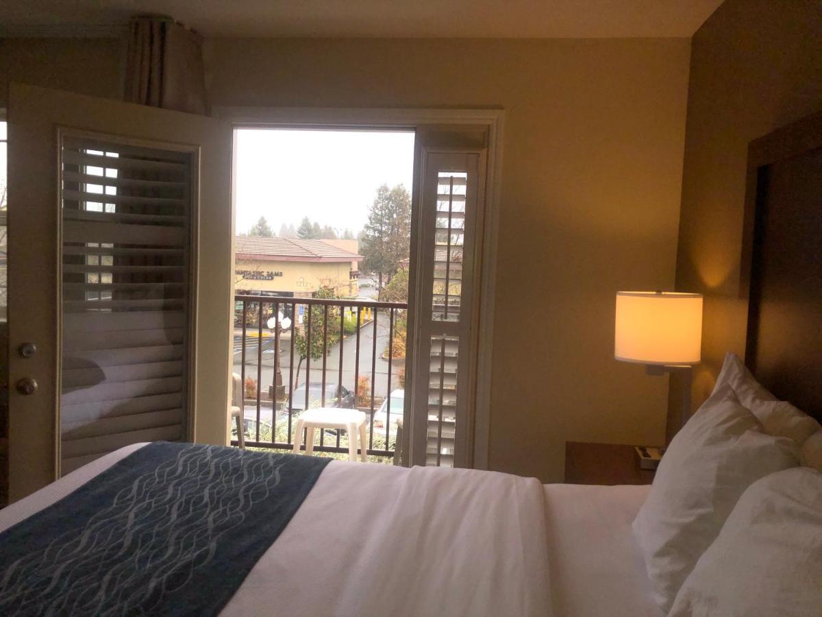 Comfort Inn & Suites Ukiah Mendocino County Экстерьер фото