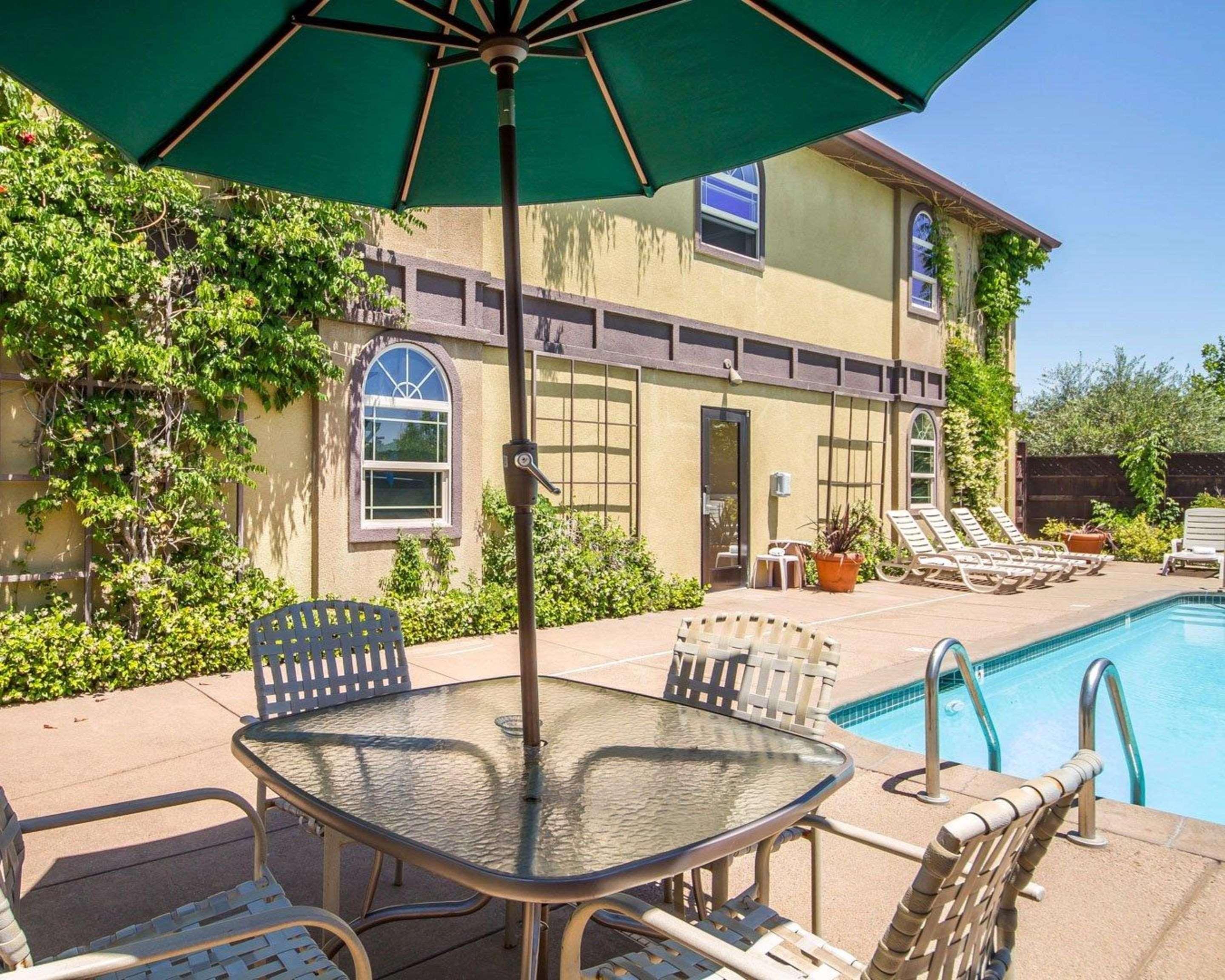 Comfort Inn & Suites Ukiah Mendocino County Экстерьер фото