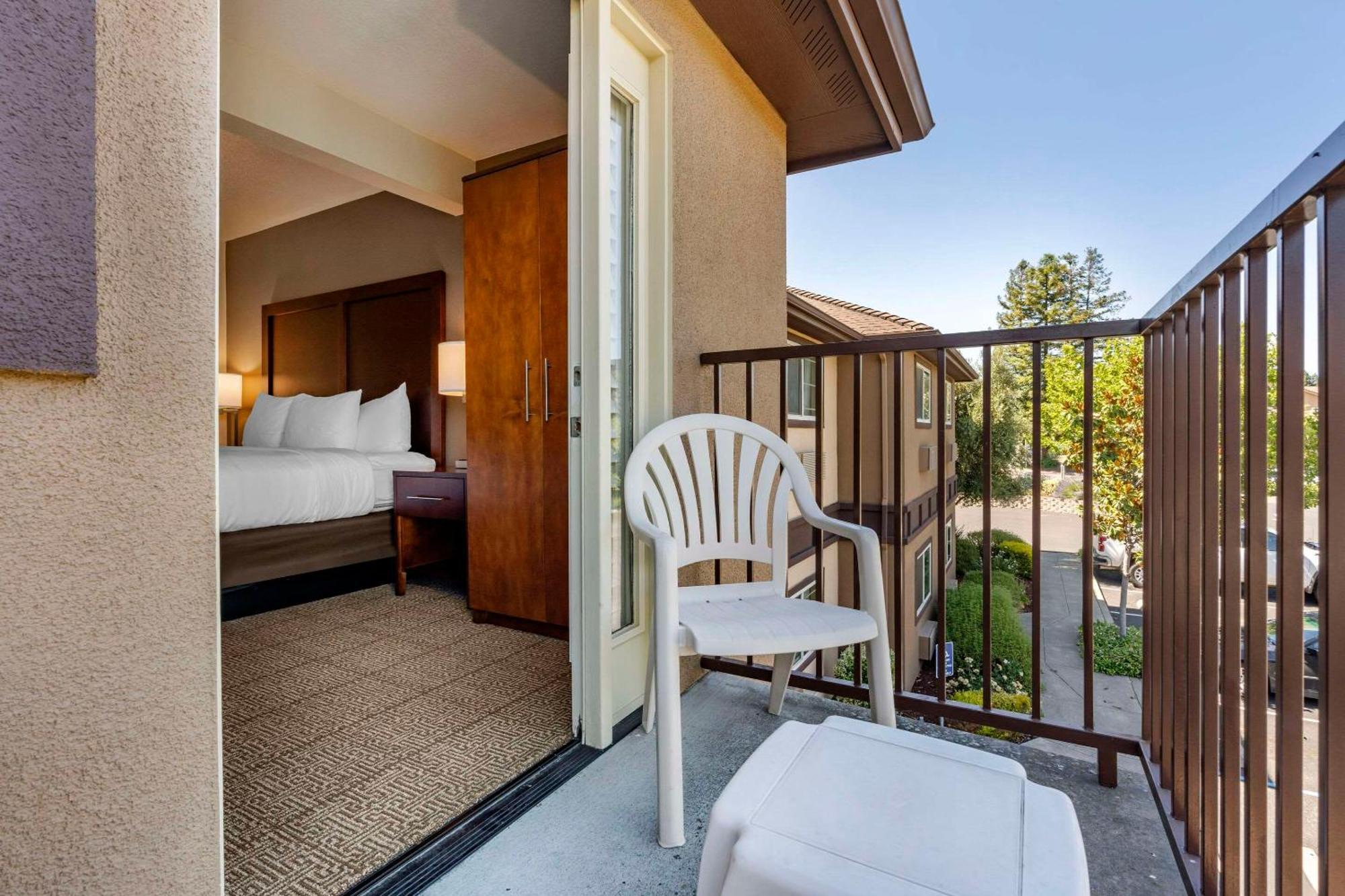 Comfort Inn & Suites Ukiah Mendocino County Экстерьер фото