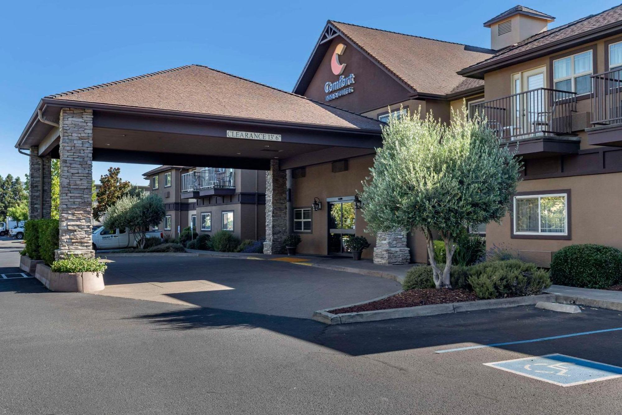 Comfort Inn & Suites Ukiah Mendocino County Экстерьер фото